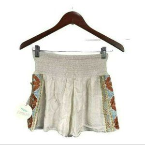 Hummingbird Embroidered Shorts Cream, Size Small New With Tags